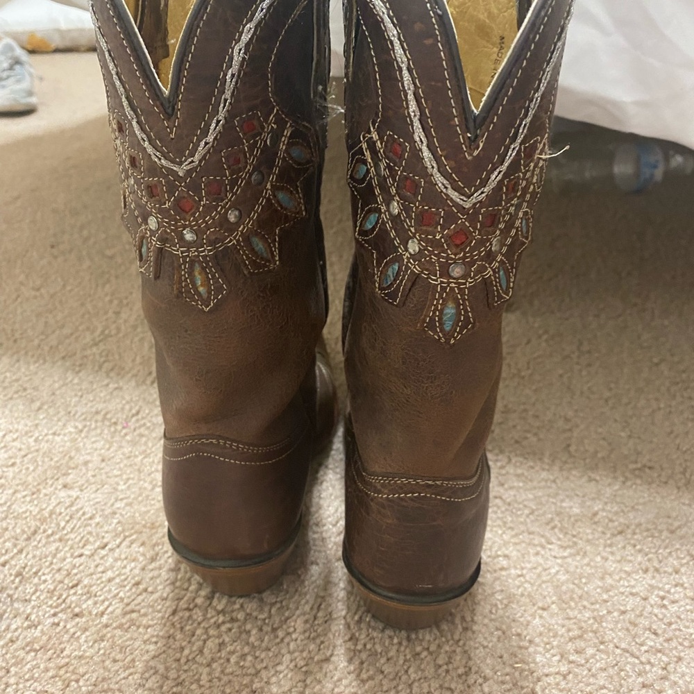 I am selling authentic Tony Lama boots style VF 6015.